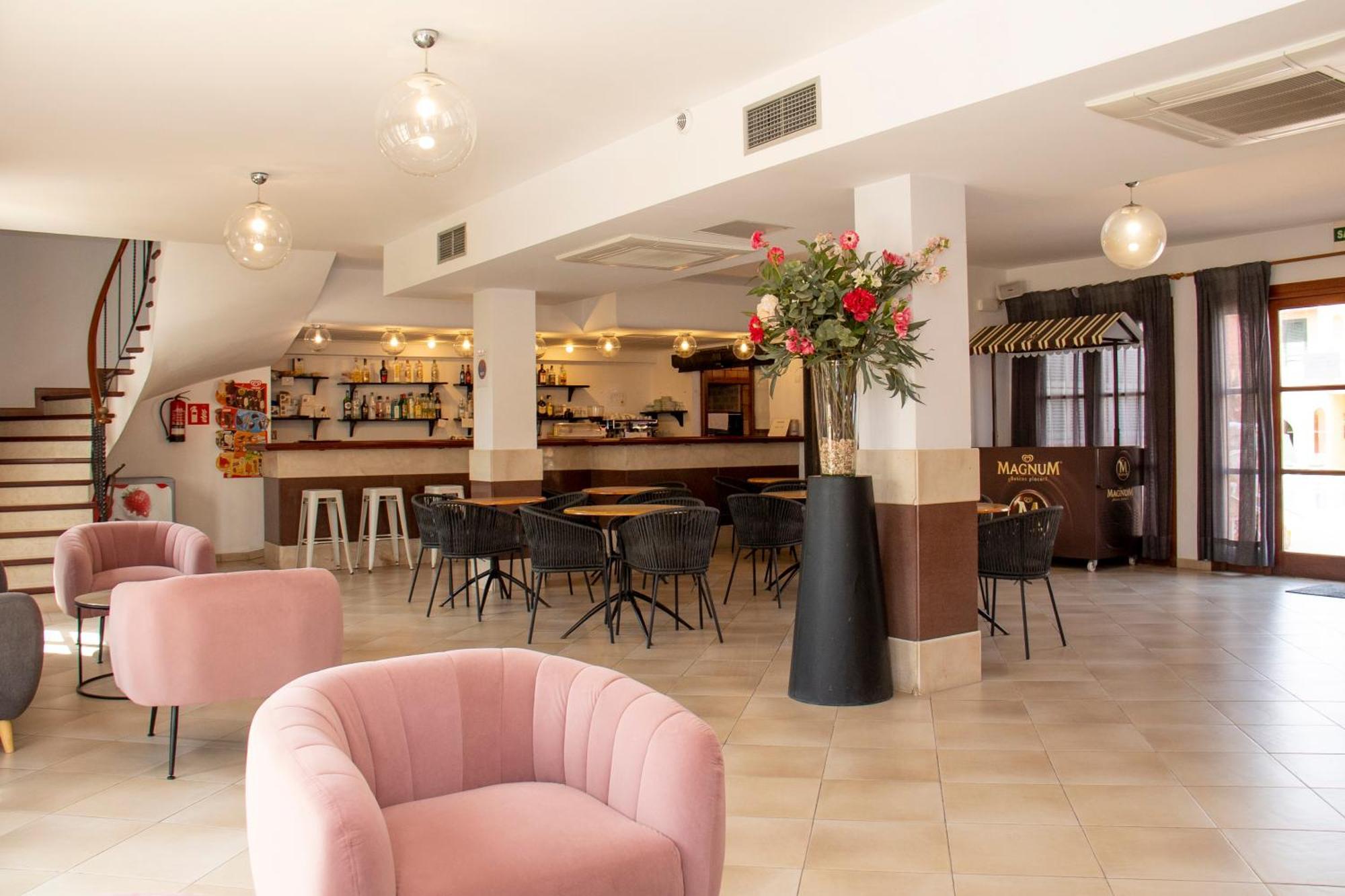 Grupoandria Aparthotel Club Andria ซิวตาเดญา ภายนอก รูปภาพ