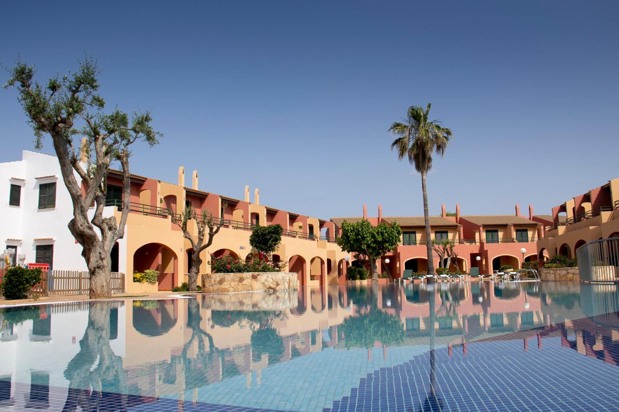 Grupoandria Aparthotel Club Andria ซิวตาเดญา ภายนอก รูปภาพ